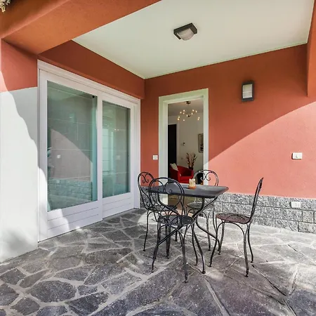 Villa Sunny With Terrace *