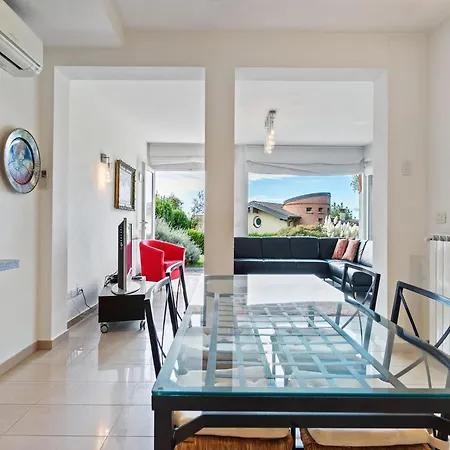 Villa Sunny With Terrace *