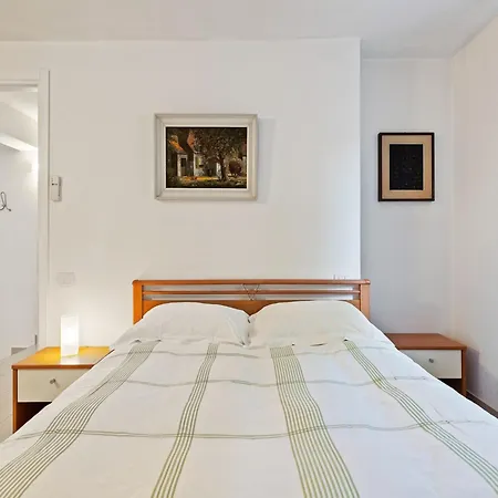 Villa Sunny With Terrace Comerio